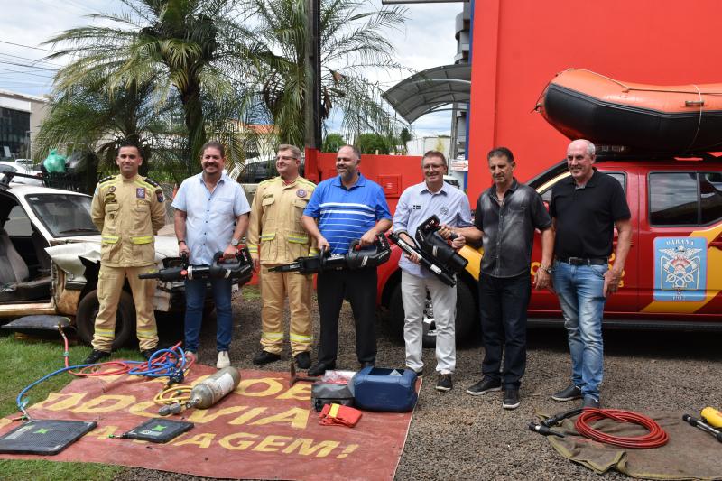 Vereadores participam de entrega de equipamentos para o Corpo de Bombeiros de Laranjeiras do Sul